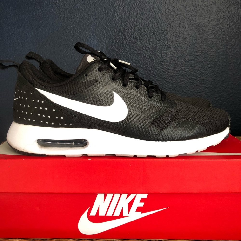 NIKE AIR MAX TAVAS EXCELLENT CONDITION